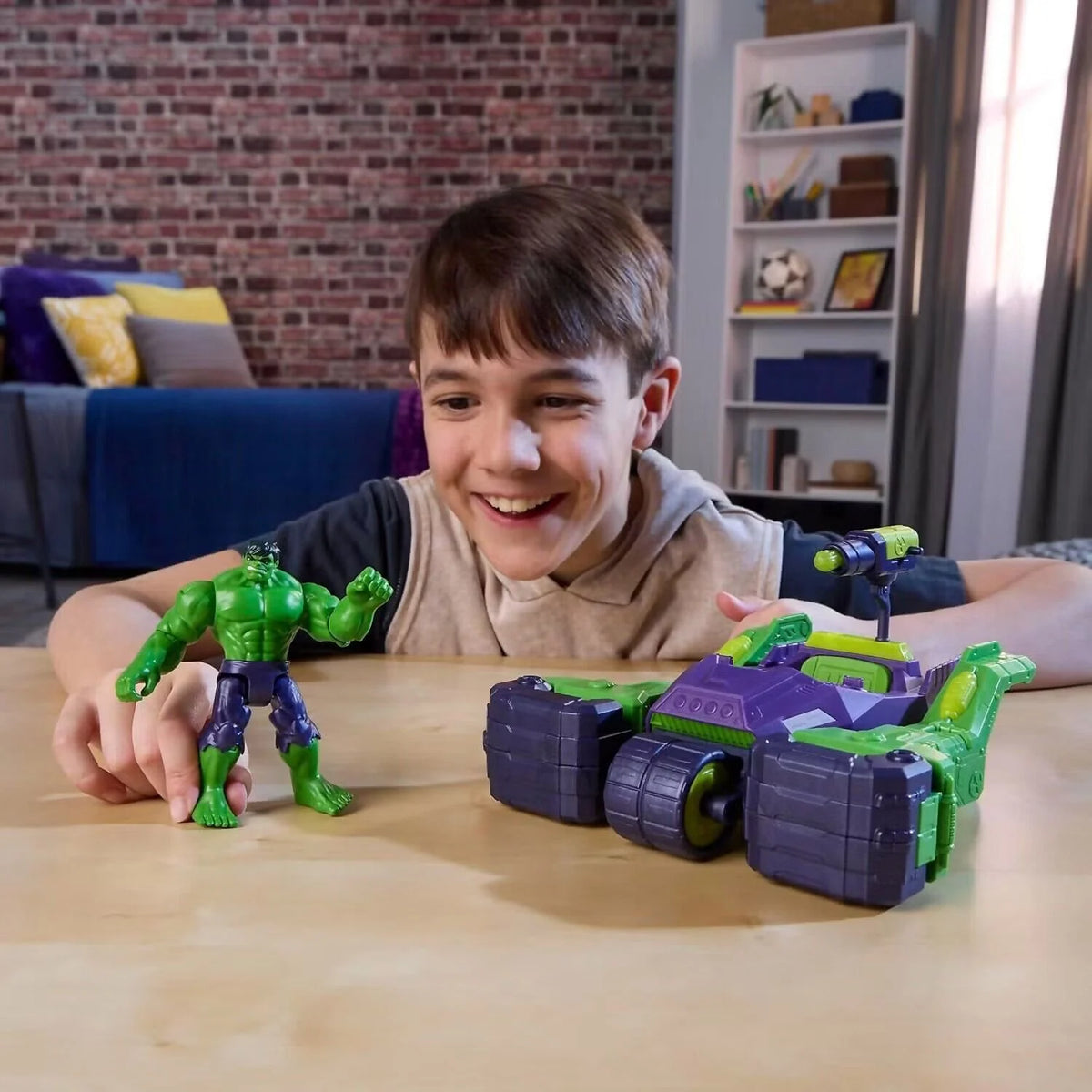 Marvel Avengers 4-Inch Hulk Blast & Smash Truck