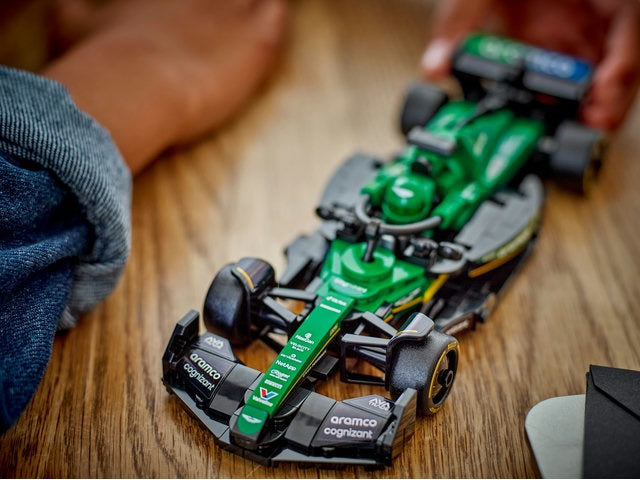 ليغو 77245 أستون مارتن F1 – بناء وسباقات فورمولا 1