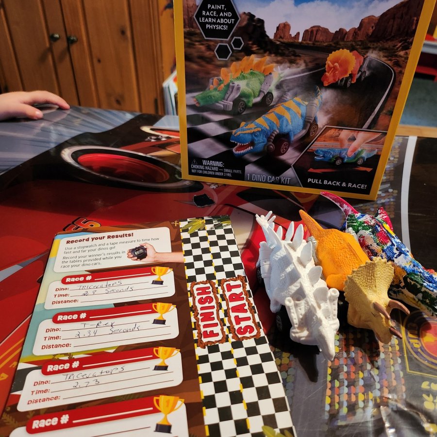 National Geographic - Paint Your Own Dino Race Cars