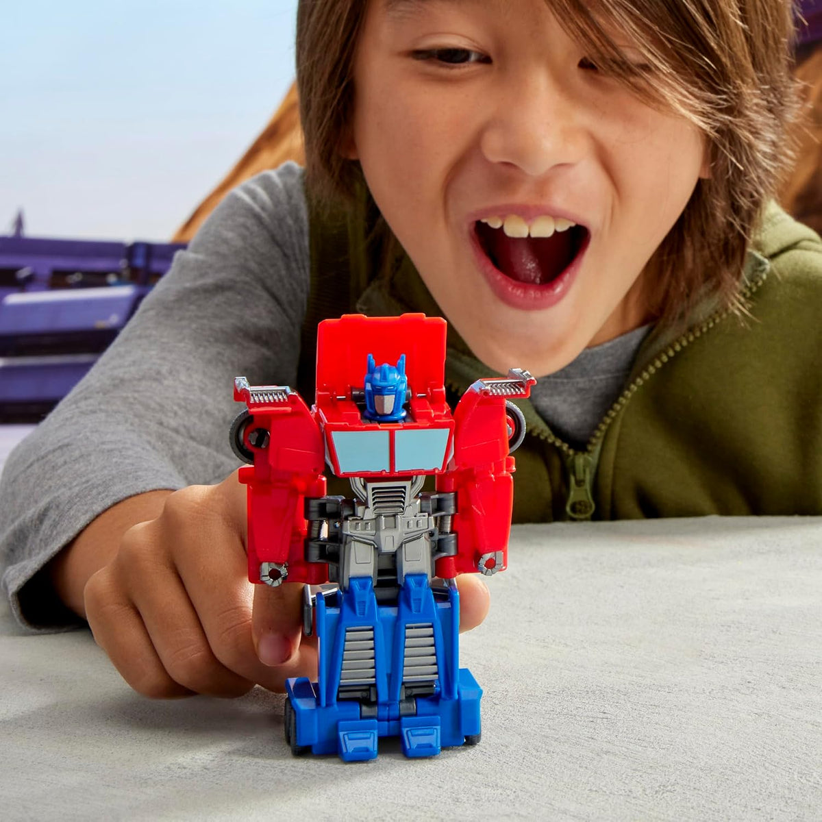 TRA EARTHSPARK 1 STEP SMASH OPTIMUS