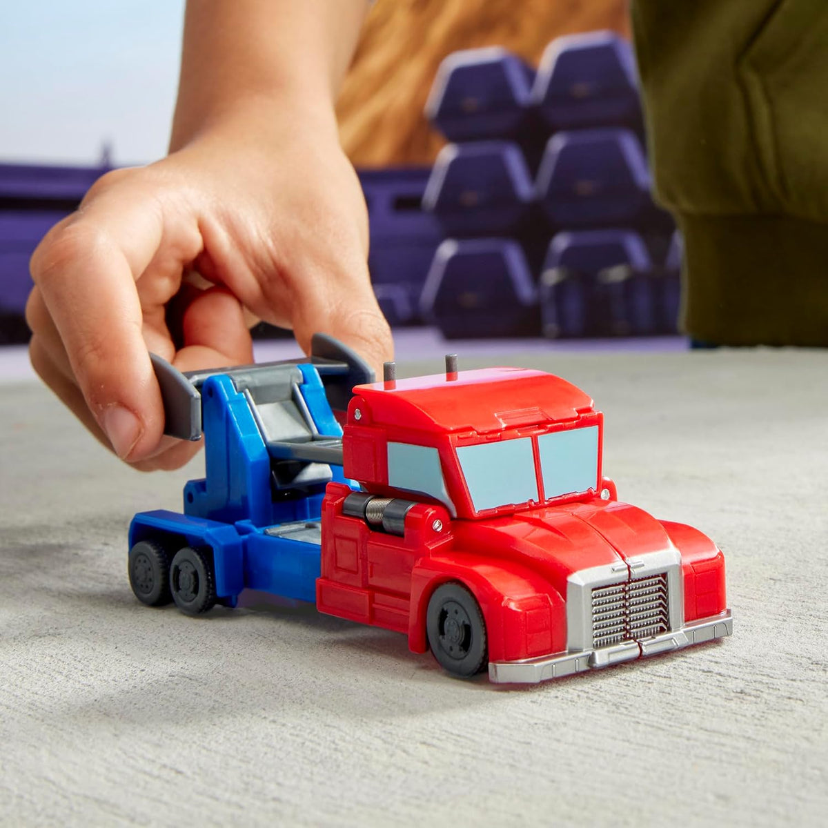 TRA EARTHSPARK 1 STEP SMASH OPTIMUS
