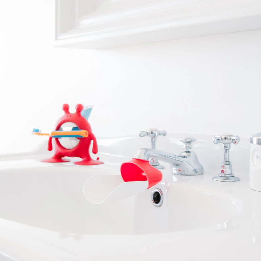 Prince Lionheart Eyefamily Bathroom Set Flashbulb Fuschia